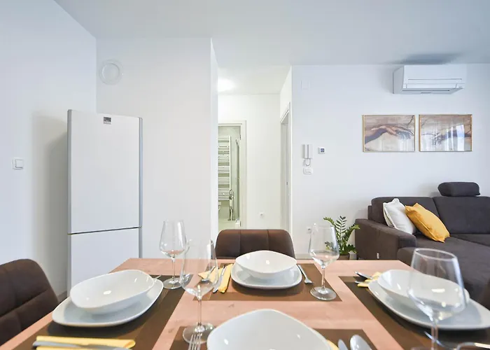 Apartmán Lola & Bela - Free Parking & Balcony *