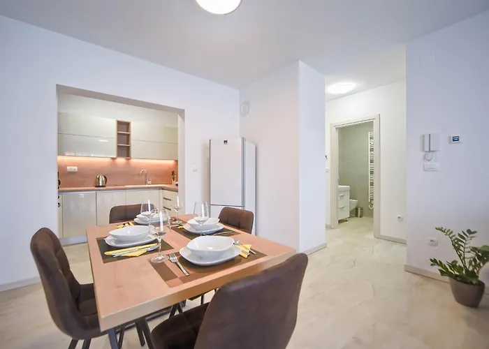 Apartmán Lola & Bela - Free Parking & Balcony