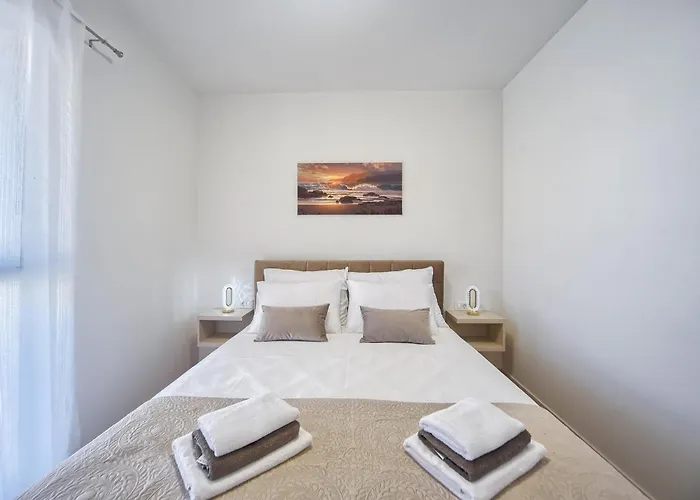 Apartmán Lola & Bela - Free Parking & Balcony