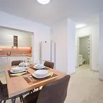 Lägenhet Lola & Bela - Free Parking & Balcony