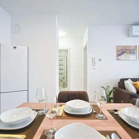 Appartement Lola & Bela - Free Parking & Balcony *
