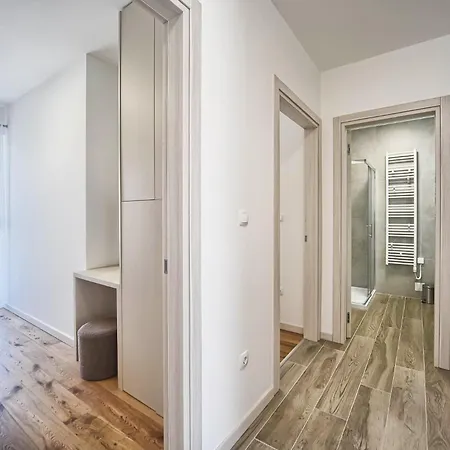 Appartement Lola & Bela - Free Parking & Balcony *