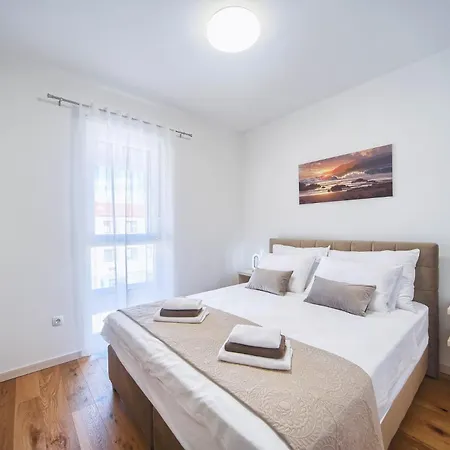 Lola & Bela - Free Parking & Balcony *