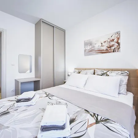 Lola & Bela - Free Parking & Balcony Apartamento